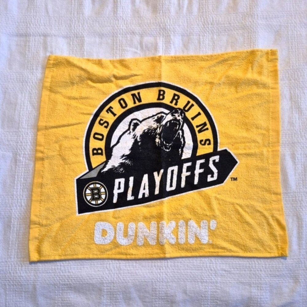 Boston Bruins gold ralley game towel EUC